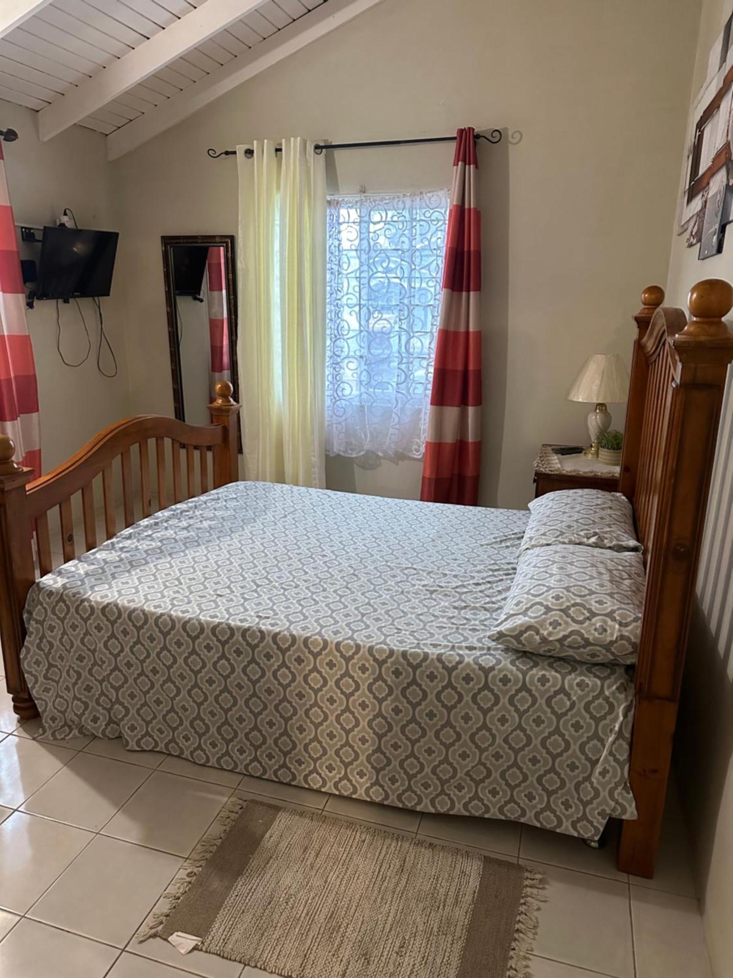 Rhyne Park Inn Монтего Бей Екстериор снимка