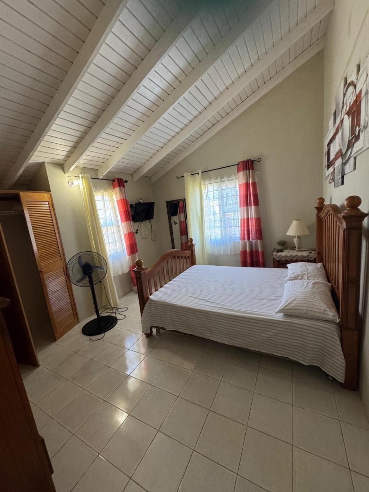 Rhyne Park Inn Монтего Бей Екстериор снимка